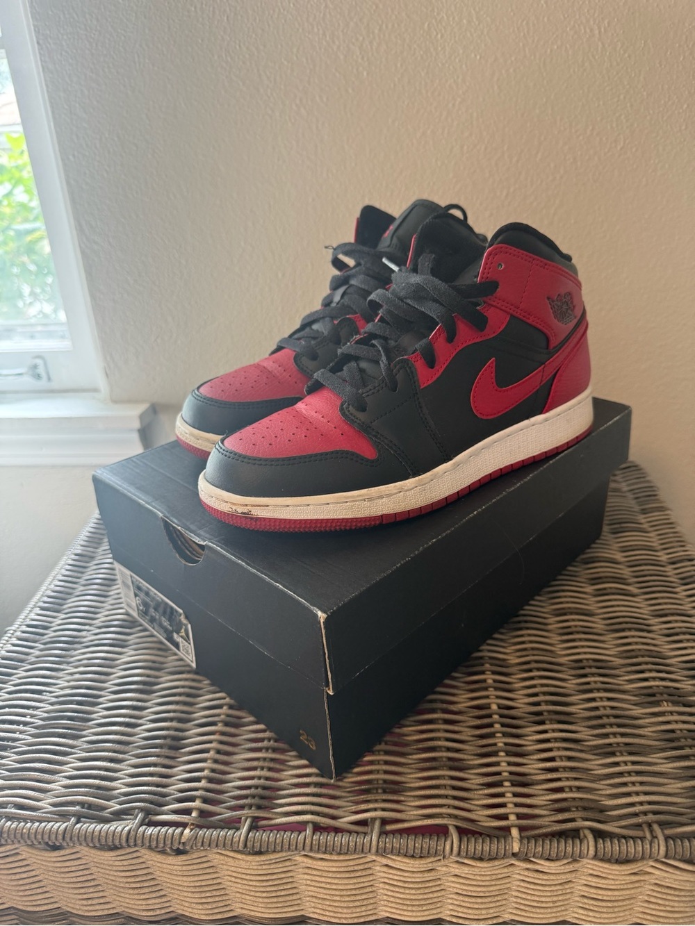 Air Jordan Mid 1 - 7W or 6Y